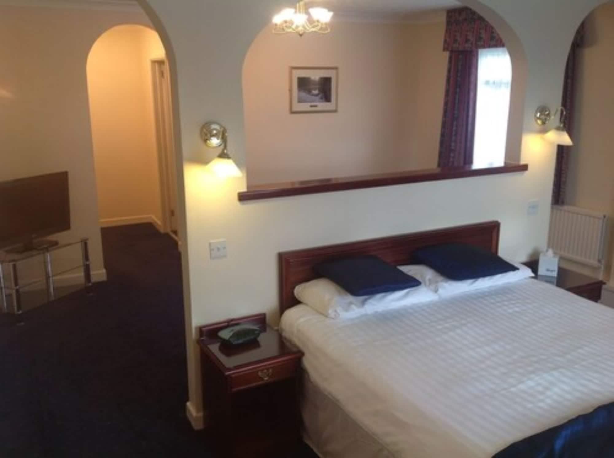 Western Premier Heronston & Hotel Bridgend (Wales)