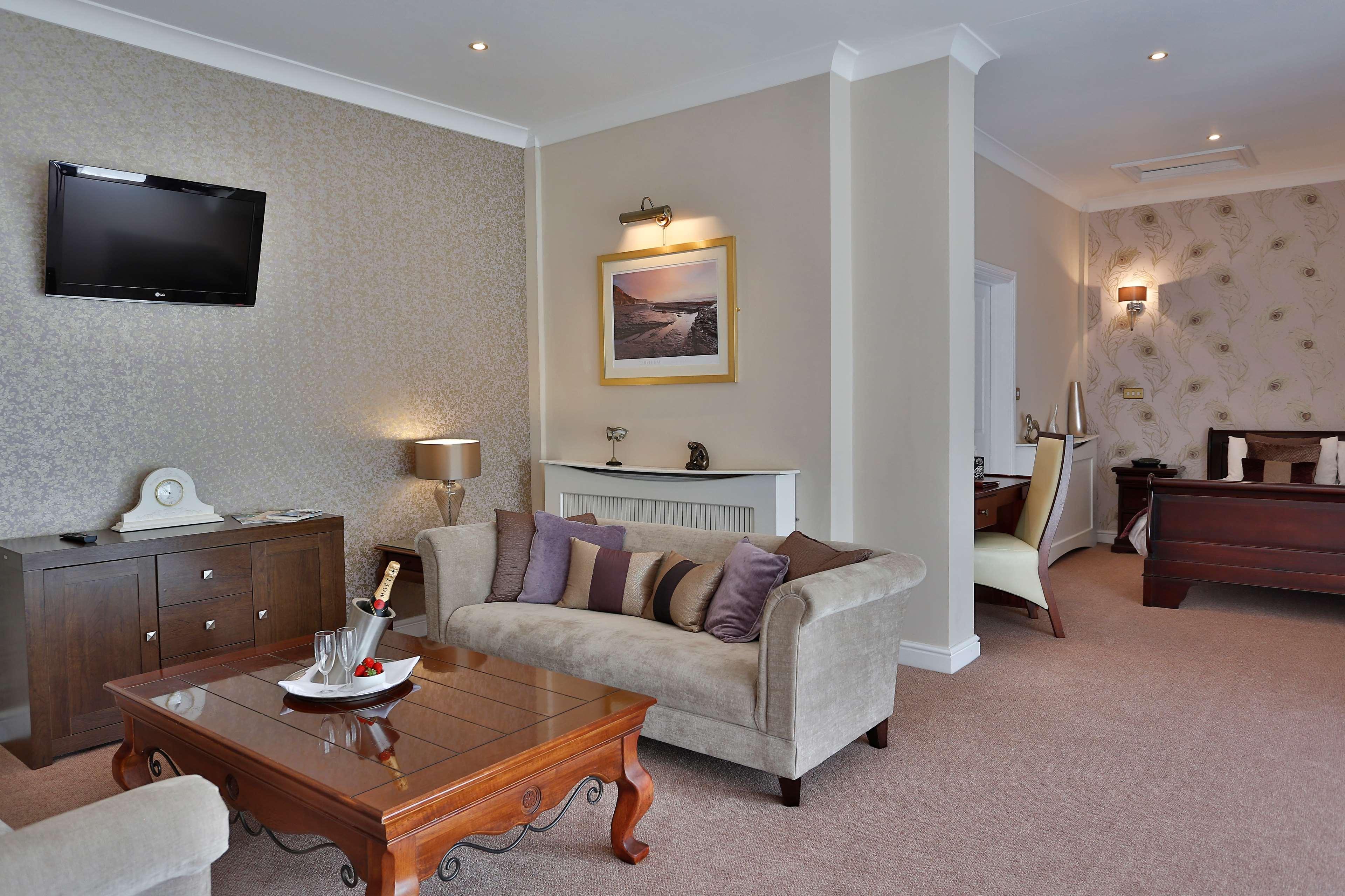 Western Premier Heronston & Hotel Bridgend (Wales)