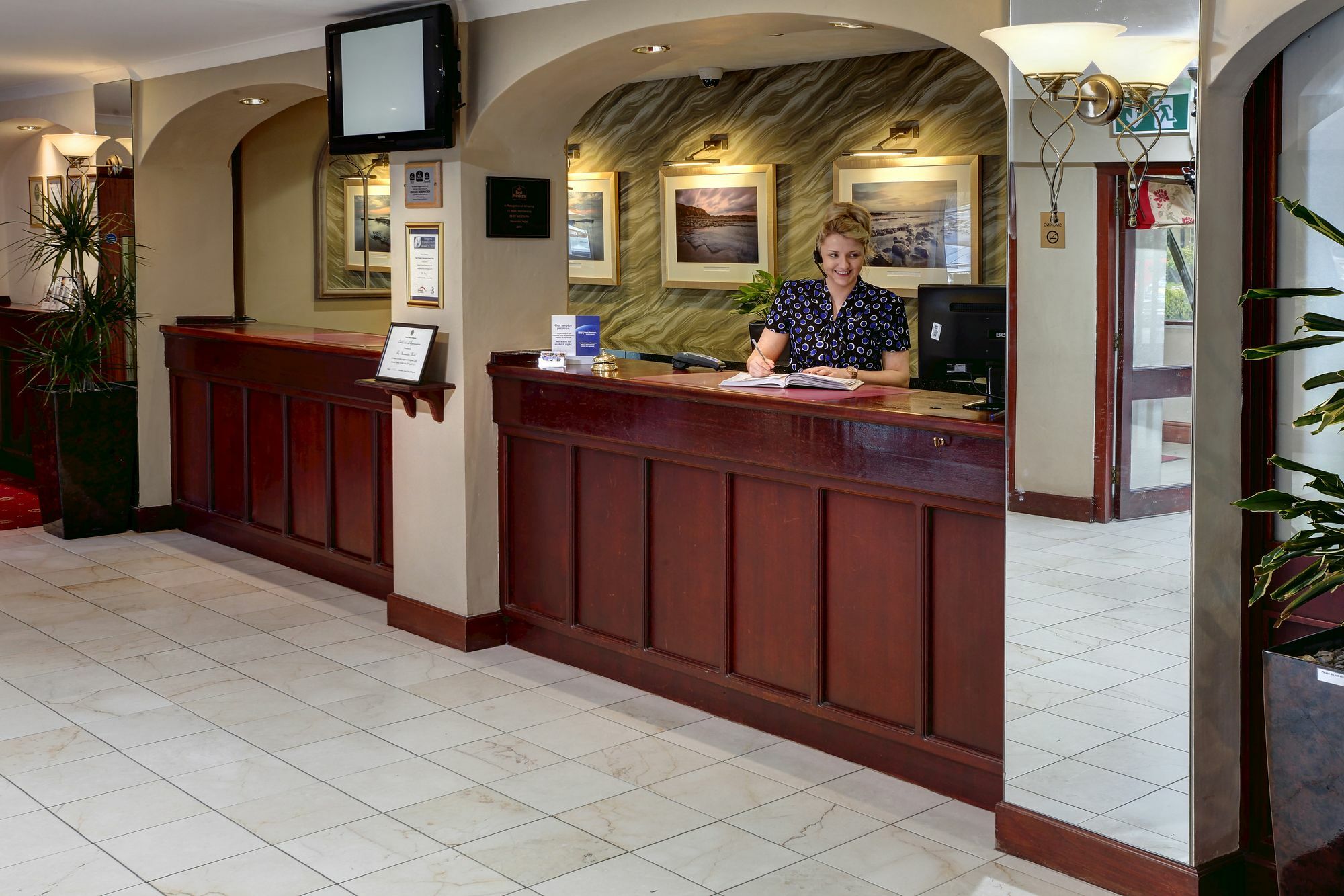Hotel Western Premier Heronston & Bridgend (Wales)